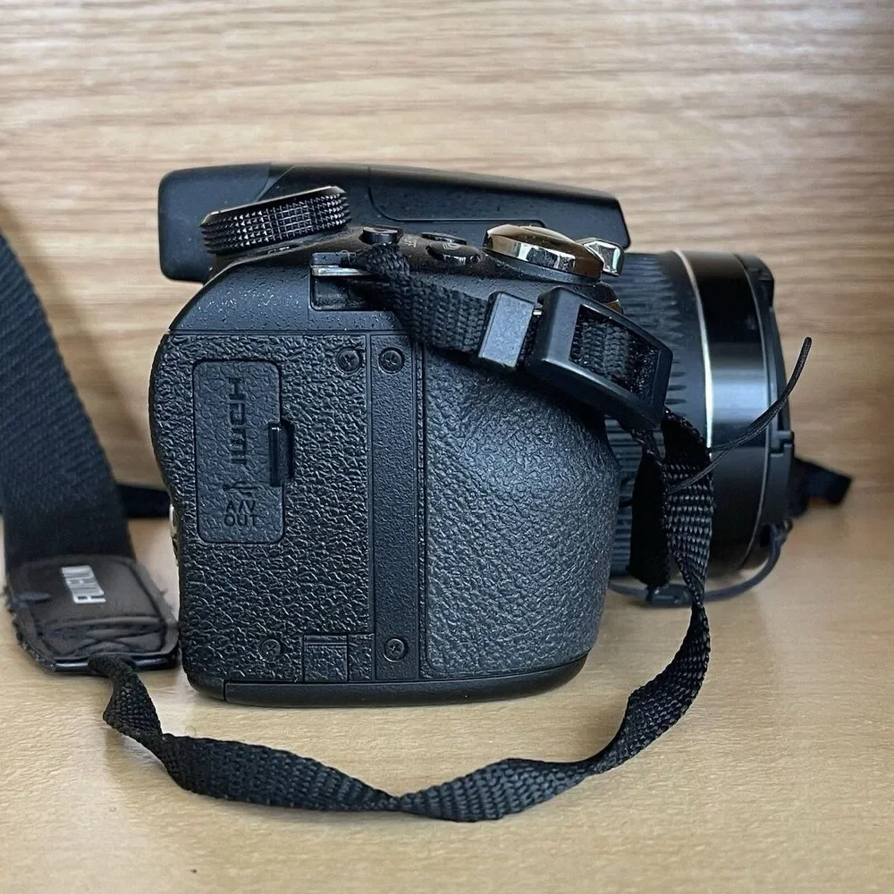 Fujifilm Fuji Finepix S4000 720p HD 14MP Digital Camera 30X Zoom 3